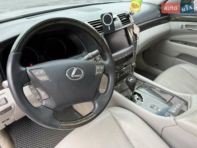 Серый Лексус ЛС, объемом двигателя 4.61 л и пробегом 216 тыс. км за 12800 $, фото 39 на Automoto.ua