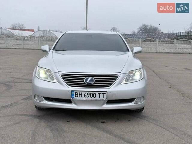 Серый Лексус ЛС, объемом двигателя 4.6 л и пробегом 230 тыс. км за 10300 $, фото 7 на Automoto.ua