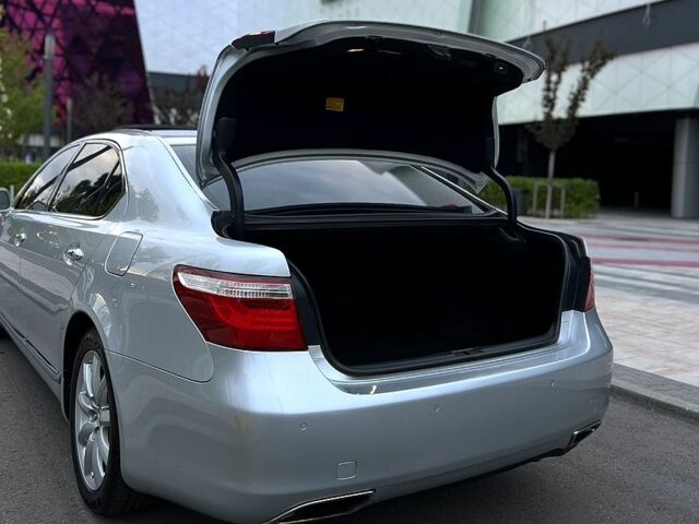 Сірий Лексус ЛС, об'ємом двигуна 4.6 л та пробігом 220 тис. км за 11000 $, фото 5 на Automoto.ua