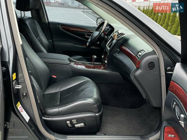 Серый Лексус ЛС, объемом двигателя 4.6 л и пробегом 195 тыс. км за 9950 $, фото 28 на Automoto.ua