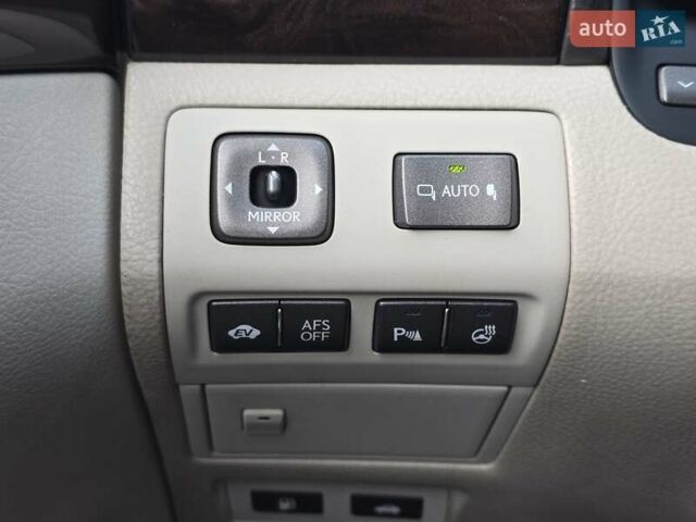 Сірий Лексус ЛС, об'ємом двигуна 5 л та пробігом 237 тис. км за 15499 $, фото 30 на Automoto.ua