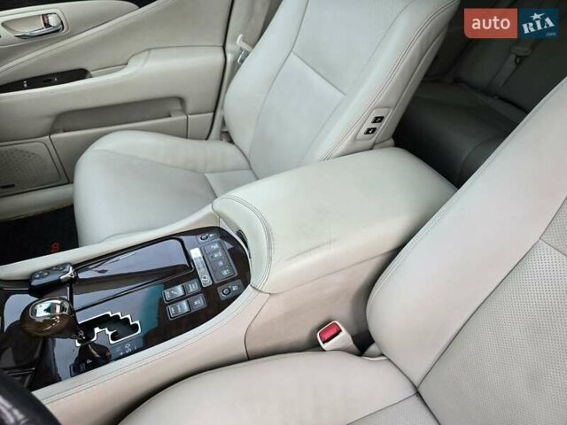 Сірий Лексус ЛС, об'ємом двигуна 5 л та пробігом 237 тис. км за 15499 $, фото 79 на Automoto.ua