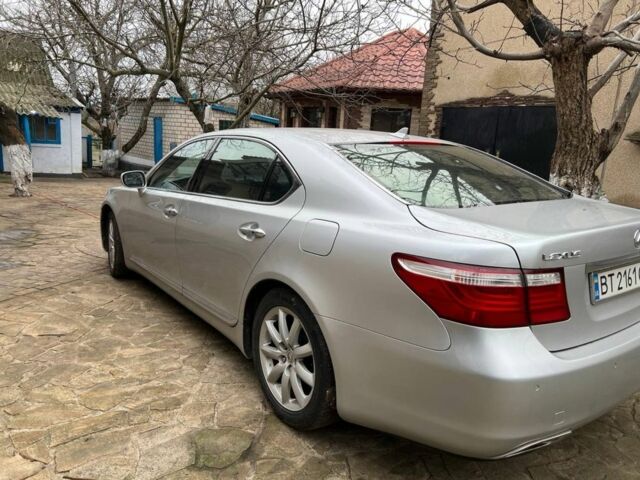 Серый Лексус ЛС, объемом двигателя 4.6 л и пробегом 241 тыс. км за 11088 $, фото 3 на Automoto.ua