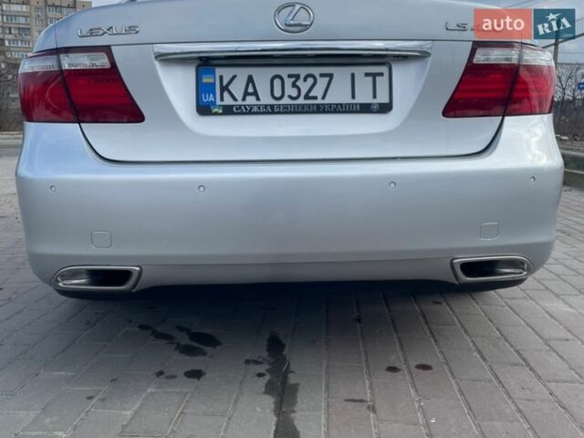 Серый Лексус ЛС, объемом двигателя 4.61 л и пробегом 200 тыс. км за 12500 $, фото 9 на Automoto.ua