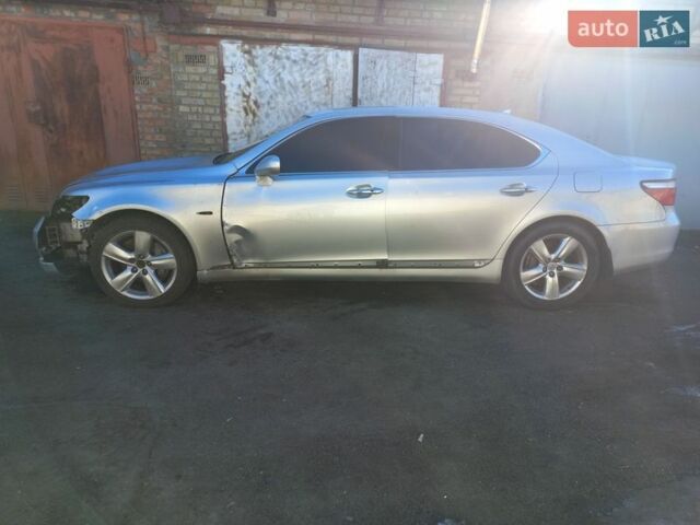 Серый Лексус ЛС, объемом двигателя 4.61 л и пробегом 190 тыс. км за 8500 $, фото 8 на Automoto.ua