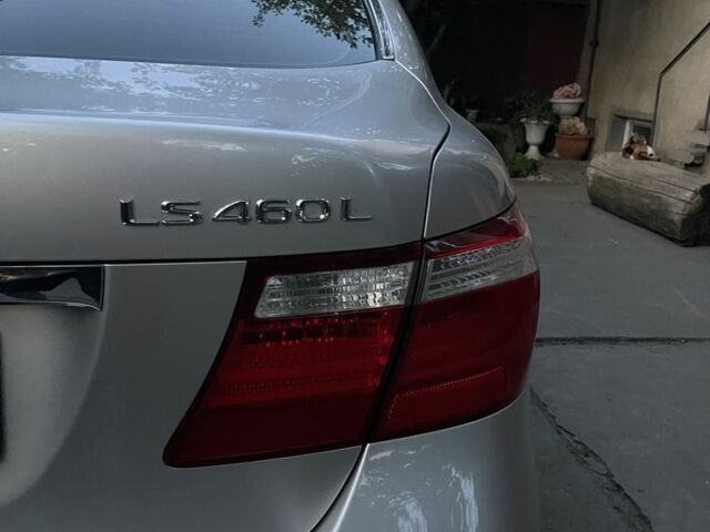 Серый Лексус ЛС, объемом двигателя 4.6 л и пробегом 190 тыс. км за 11000 $, фото 3 на Automoto.ua