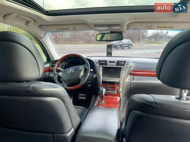 Серый Лексус ЛС, объемом двигателя 4.61 л и пробегом 200 тыс. км за 12500 $, фото 15 на Automoto.ua