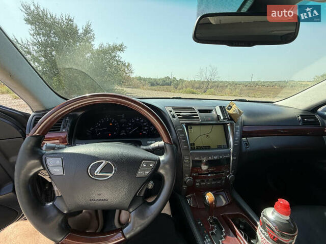 Сірий Лексус ЛС, об'ємом двигуна 4.61 л та пробігом 192 тис. км за 8500 $, фото 12 на Automoto.ua