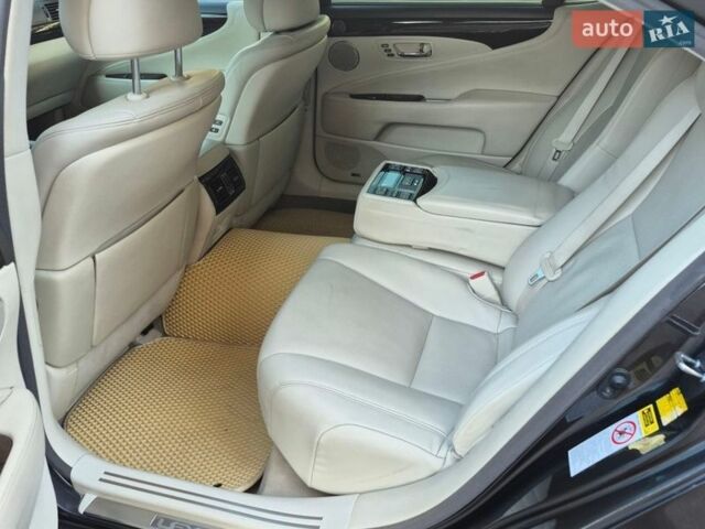 Серый Лексус ЛС, объемом двигателя 5 л и пробегом 280 тыс. км за 15999 $, фото 4 на Automoto.ua