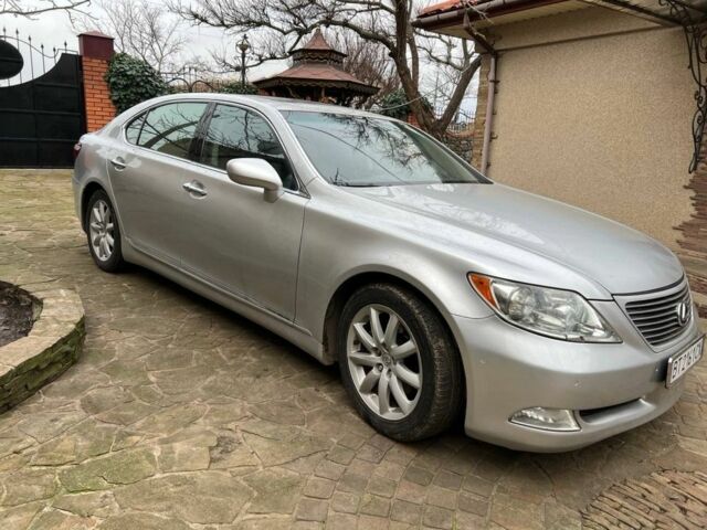 Серый Лексус ЛС, объемом двигателя 4.6 л и пробегом 241 тыс. км за 11088 $, фото 1 на Automoto.ua