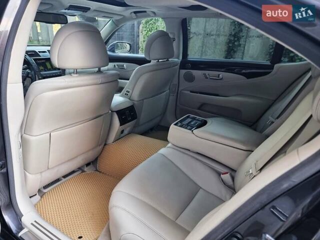 Серый Лексус ЛС, объемом двигателя 4.97 л и пробегом 237 тыс. км за 16999 $, фото 57 на Automoto.ua