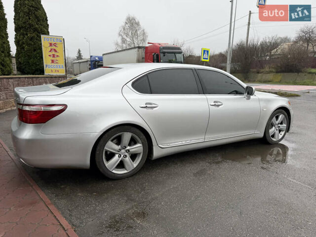 Серый Лексус ЛС, объемом двигателя 4.61 л и пробегом 216 тыс. км за 12800 $, фото 25 на Automoto.ua