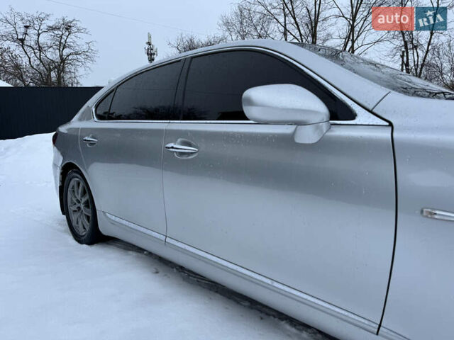Серый Лексус ЛС, объемом двигателя 4.61 л и пробегом 240 тыс. км за 8500 $, фото 32 на Automoto.ua