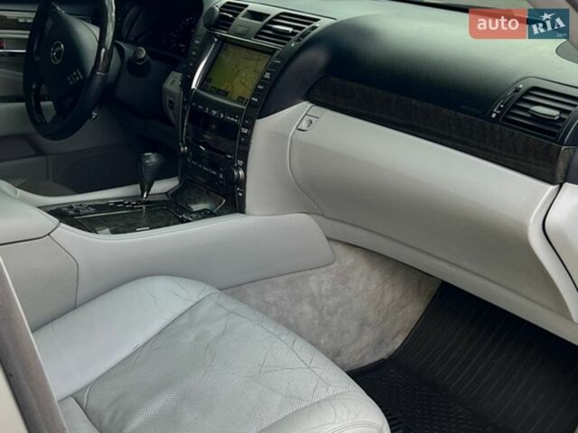 Серый Лексус ЛС, объемом двигателя 4.61 л и пробегом 178 тыс. км за 12300 $, фото 8 на Automoto.ua