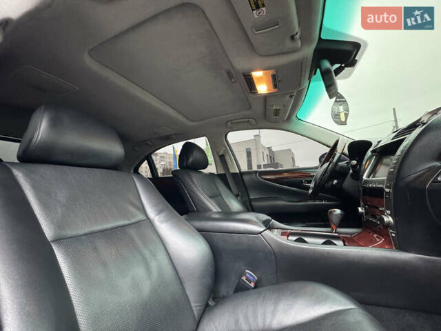 Серый Лексус ЛС, объемом двигателя 4.6 л и пробегом 116 тыс. км за 11700 $, фото 43 на Automoto.ua