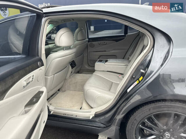 Серый Лексус ЛС, объемом двигателя 4.6 л и пробегом 323 тыс. км за 10400 $, фото 13 на Automoto.ua