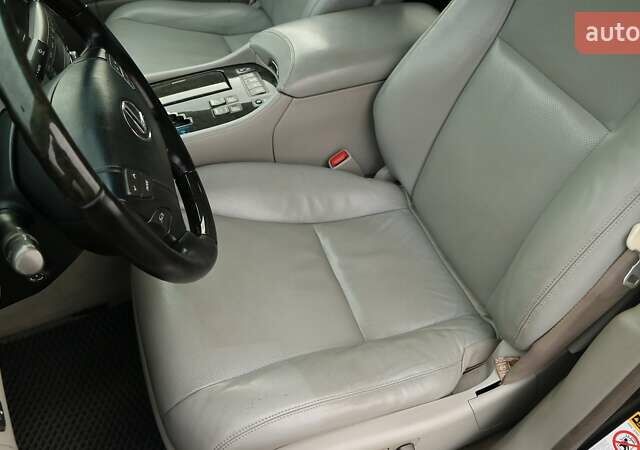 Серый Лексус ЛС, объемом двигателя 5 л и пробегом 164 тыс. км за 11971 $, фото 14 на Automoto.ua