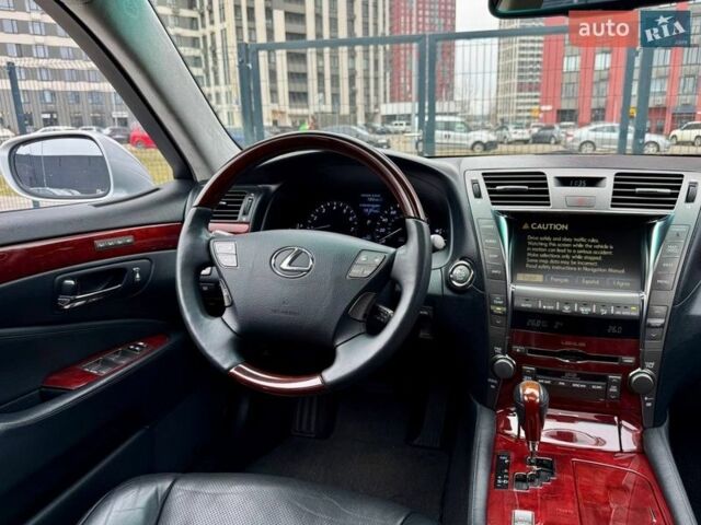 Серый Лексус ЛС, объемом двигателя 4.61 л и пробегом 275 тыс. км за 11500 $, фото 34 на Automoto.ua