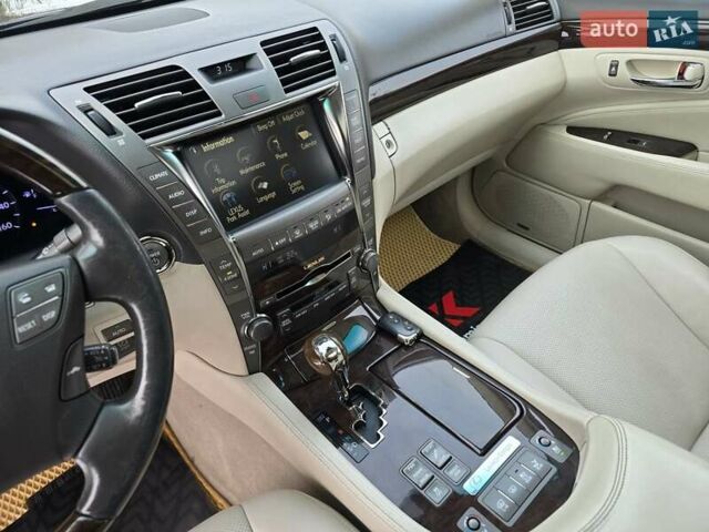 Сірий Лексус ЛС, об'ємом двигуна 5 л та пробігом 237 тис. км за 15499 $, фото 78 на Automoto.ua