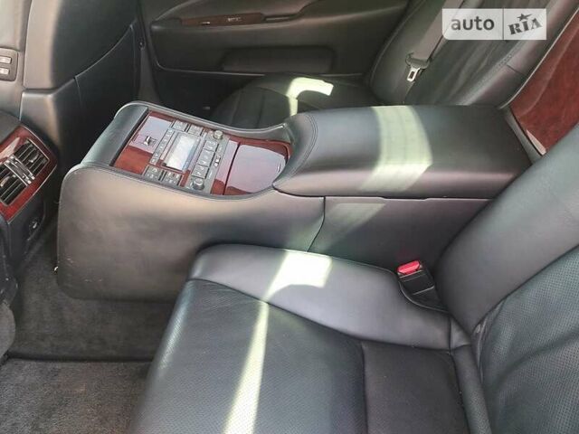 Серый Лексус ЛС, объемом двигателя 5 л и пробегом 380 тыс. км за 13900 $, фото 13 на Automoto.ua
