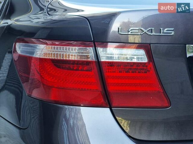 Серый Лексус ЛС, объемом двигателя 4.97 л и пробегом 237 тыс. км за 16999 $, фото 14 на Automoto.ua