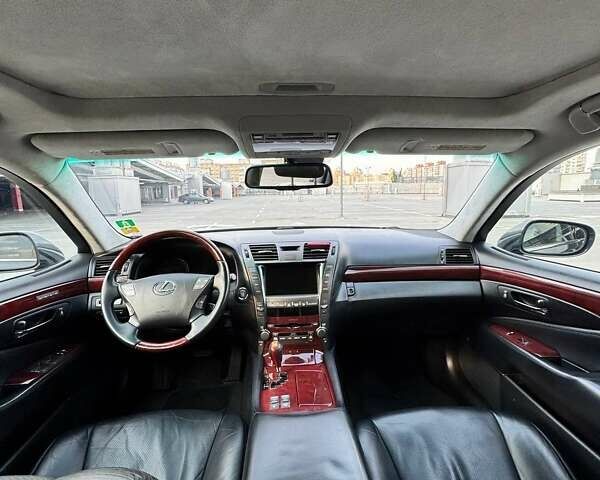 Серый Лексус ЛС, объемом двигателя 4.61 л и пробегом 298 тыс. км за 7550 $, фото 8 на Automoto.ua