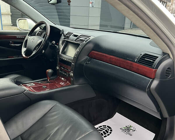 Сірий Лексус ЛС, об'ємом двигуна 4.6 л та пробігом 229 тис. км за 12700 $, фото 24 на Automoto.ua