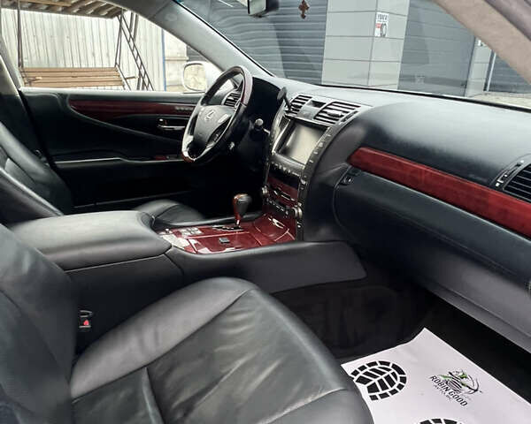 Сірий Лексус ЛС, об'ємом двигуна 4.6 л та пробігом 229 тис. км за 12700 $, фото 23 на Automoto.ua