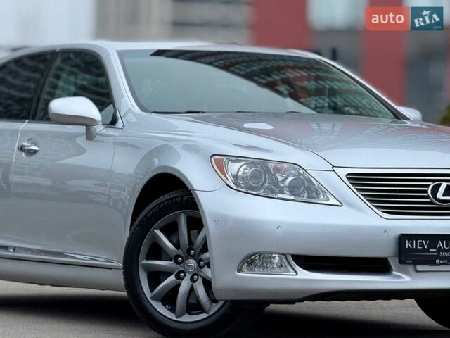 Серый Лексус ЛС, объемом двигателя 4.61 л и пробегом 275 тыс. км за 11500 $, фото 2 на Automoto.ua