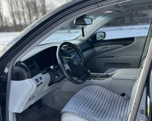 Серый Лексус ЛС, объемом двигателя 4.6 л и пробегом 183 тыс. км за 9700 $, фото 13 на Automoto.ua