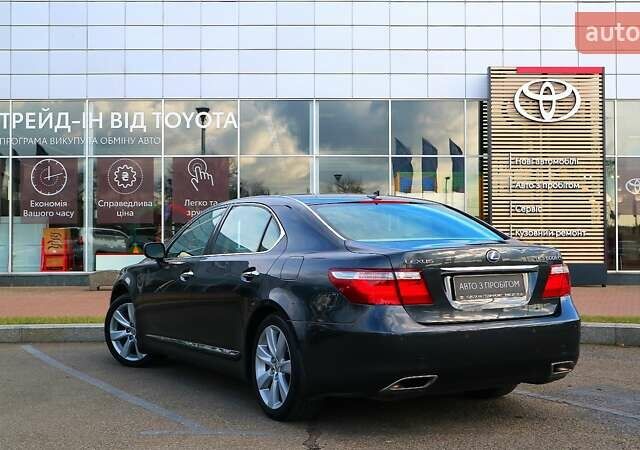 Серый Лексус ЛС, объемом двигателя 5 л и пробегом 164 тыс. км за 11971 $, фото 1 на Automoto.ua