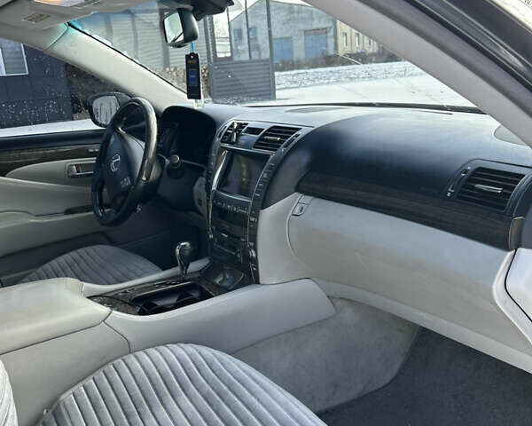 Серый Лексус ЛС, объемом двигателя 4.6 л и пробегом 183 тыс. км за 9700 $, фото 14 на Automoto.ua