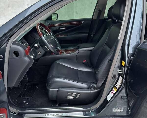 Серый Лексус ЛС, объемом двигателя 4.61 л и пробегом 193 тыс. км за 15500 $, фото 6 на Automoto.ua