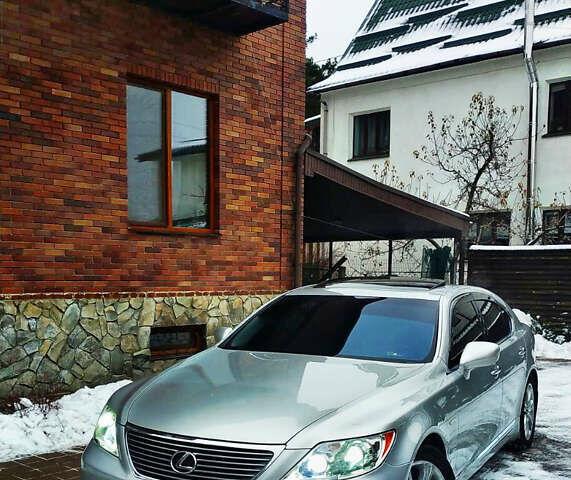 Серый Лексус ЛС, объемом двигателя 4.6 л и пробегом 92 тыс. км за 29999 $, фото 2 на Automoto.ua