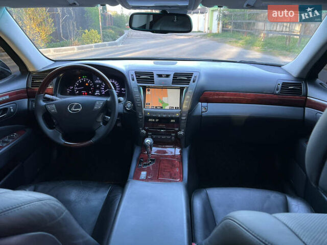 Серый Лексус ЛС, объемом двигателя 4.61 л и пробегом 238 тыс. км за 13000 $, фото 28 на Automoto.ua