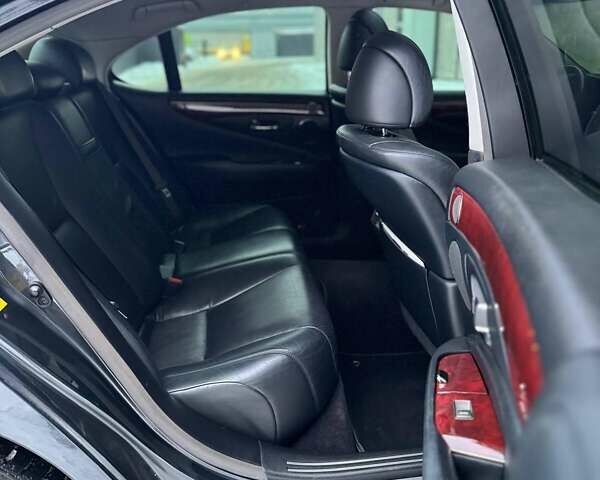 Серый Лексус ЛС, объемом двигателя 4.61 л и пробегом 193 тыс. км за 15500 $, фото 3 на Automoto.ua