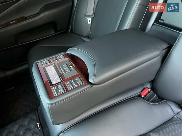 Серый Лексус ЛС, объемом двигателя 4.61 л и пробегом 238 тыс. км за 13000 $, фото 18 на Automoto.ua