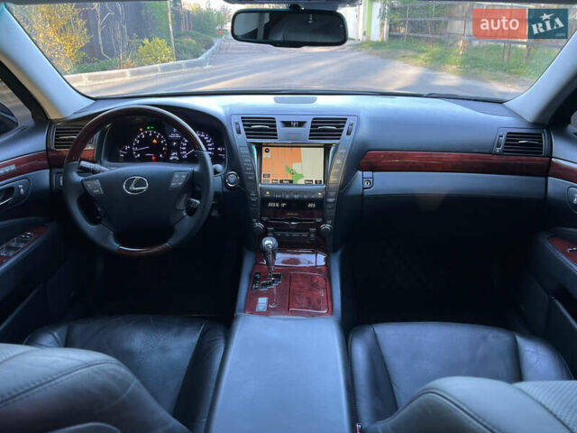Серый Лексус ЛС, объемом двигателя 4.61 л и пробегом 238 тыс. км за 13000 $, фото 29 на Automoto.ua