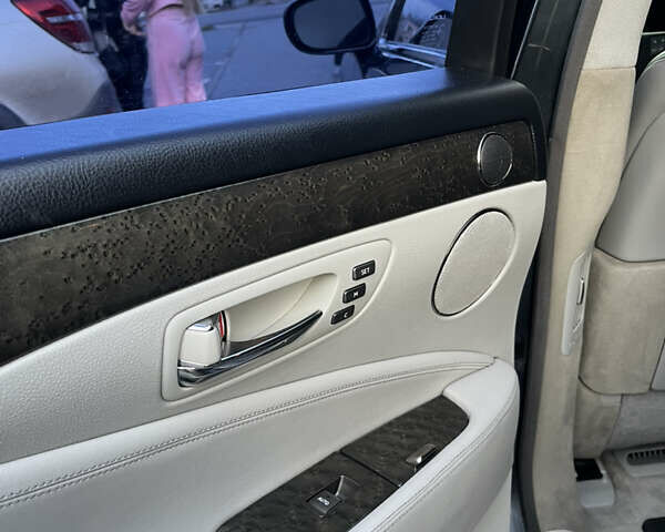 Серый Лексус ЛС, объемом двигателя 4.61 л и пробегом 263 тыс. км за 8000 $, фото 10 на Automoto.ua