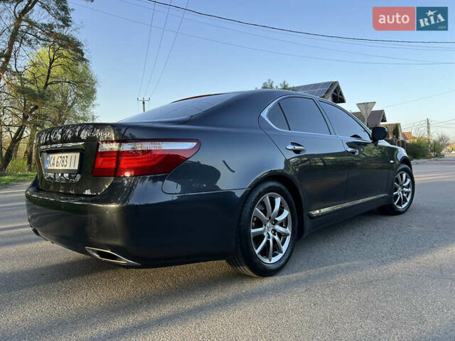 Серый Лексус ЛС, объемом двигателя 4.61 л и пробегом 238 тыс. км за 13000 $, фото 6 на Automoto.ua