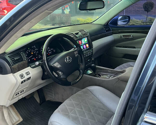 Серый Лексус ЛС, объемом двигателя 4.61 л и пробегом 263 тыс. км за 8000 $, фото 12 на Automoto.ua