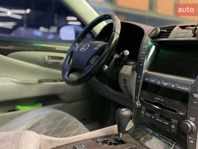 Сірий Лексус ЛС, об'ємом двигуна 4.6 л та пробігом 245 тис. км за 10100 $, фото 11 на Automoto.ua