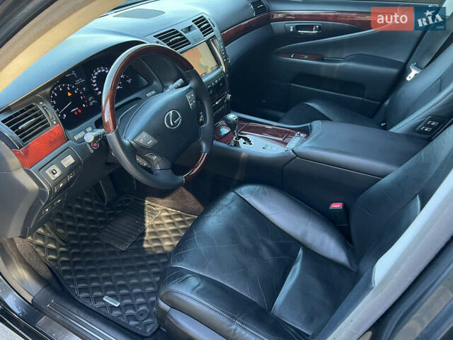 Серый Лексус ЛС, объемом двигателя 4.61 л и пробегом 238 тыс. км за 13000 $, фото 15 на Automoto.ua