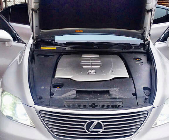 Серый Лексус ЛС, объемом двигателя 4.6 л и пробегом 92 тыс. км за 29999 $, фото 13 на Automoto.ua