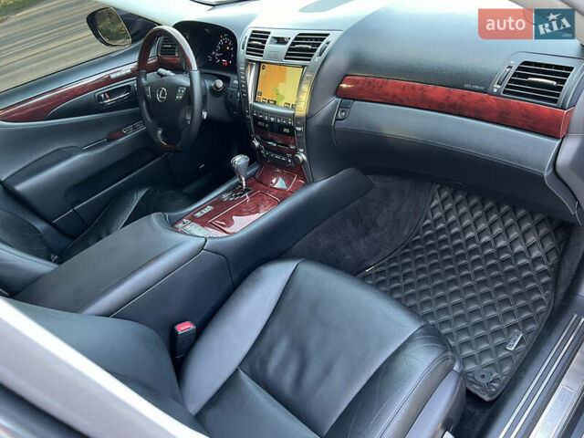 Серый Лексус ЛС, объемом двигателя 4.61 л и пробегом 238 тыс. км за 13000 $, фото 22 на Automoto.ua