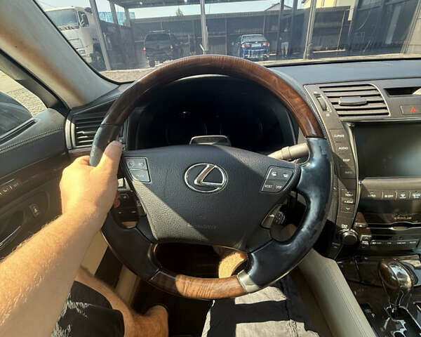 Сірий Лексус ЛС, об'ємом двигуна 4.97 л та пробігом 163 тис. км за 15500 $, фото 8 на Automoto.ua