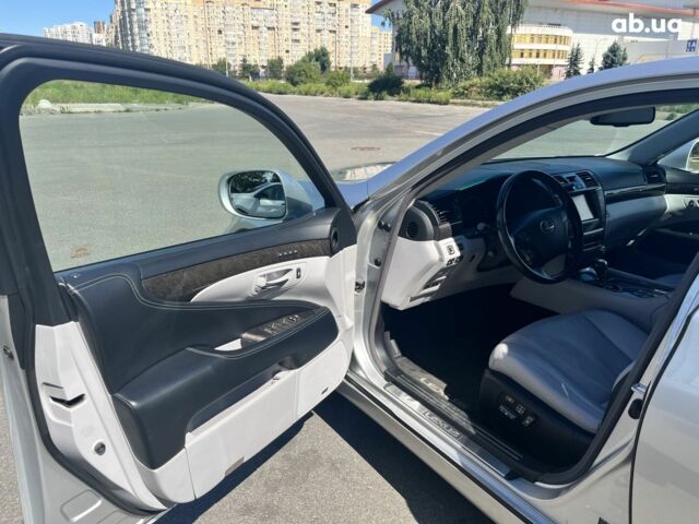 Серый Лексус ЛС, объемом двигателя 5 л и пробегом 223 тыс. км за 17000 $, фото 13 на Automoto.ua