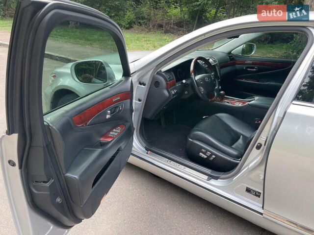 Серый Лексус ЛС, объемом двигателя 4.6 л и пробегом 145 тыс. км за 25000 $, фото 12 на Automoto.ua