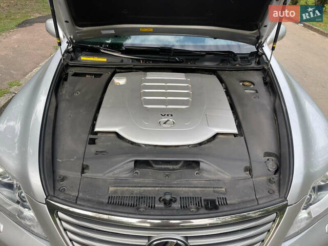 Серый Лексус ЛС, объемом двигателя 4.6 л и пробегом 145 тыс. км за 25000 $, фото 9 на Automoto.ua