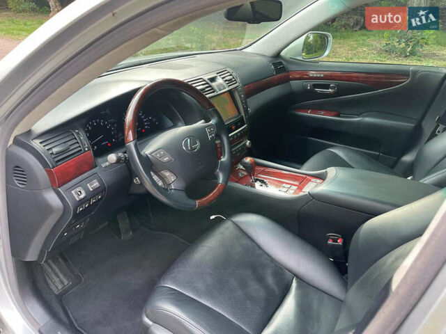 Серый Лексус ЛС, объемом двигателя 4.6 л и пробегом 145 тыс. км за 25000 $, фото 13 на Automoto.ua